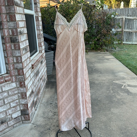 Vintage Christian Dior Peach Gown Robe Set Brocade Pegnoir Set Shiny Union Made - Picture 5 of 15